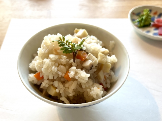 Bowl of Japanese mixed rice with vegetables and mushrooms