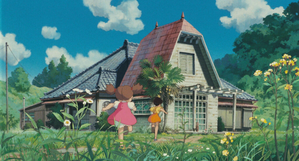 alt="Traditional Japanese house with two girls from My Neighbor Totoro(となりのトトロの姉妹と古民家のシーン)"