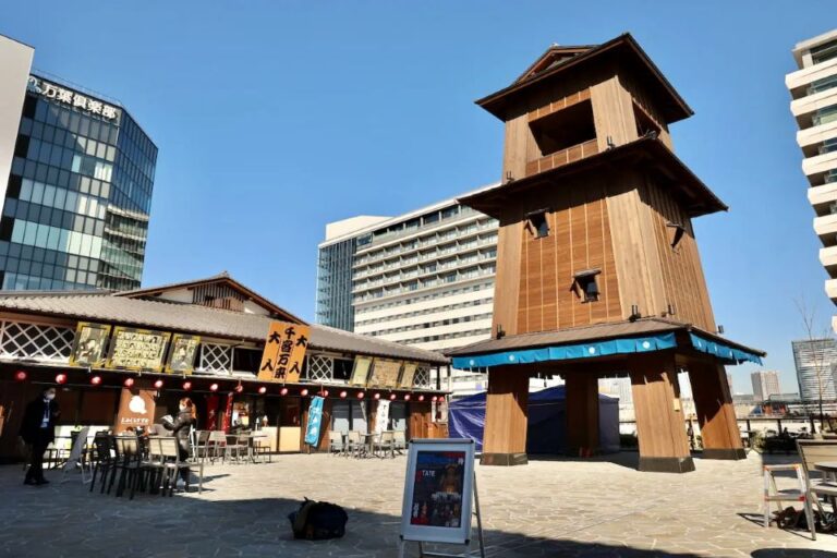 alt="Traditional-style architecture and food stalls at Toyosu Senkyaku Banrai complex"